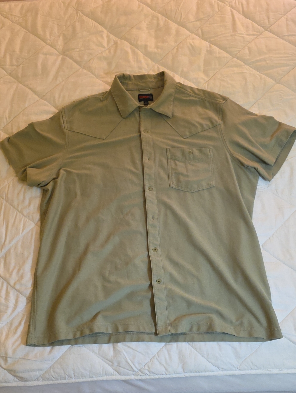 Wrangler ATG Men’s Short-Sleeve Button-Down Shirt in Olive Green. XL